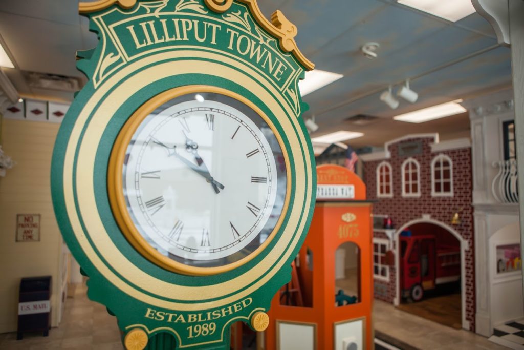 Lilliput Towne Center Clock
